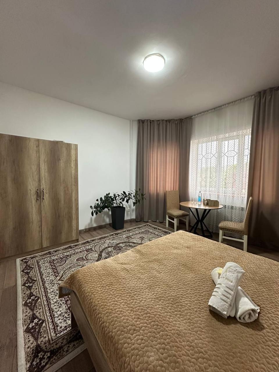Amanat Guest House Biskek Kültér fotó