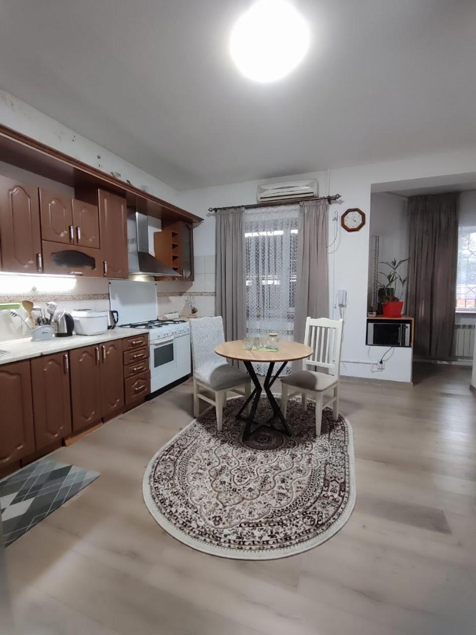 Amanat Guest House Biskek Kültér fotó