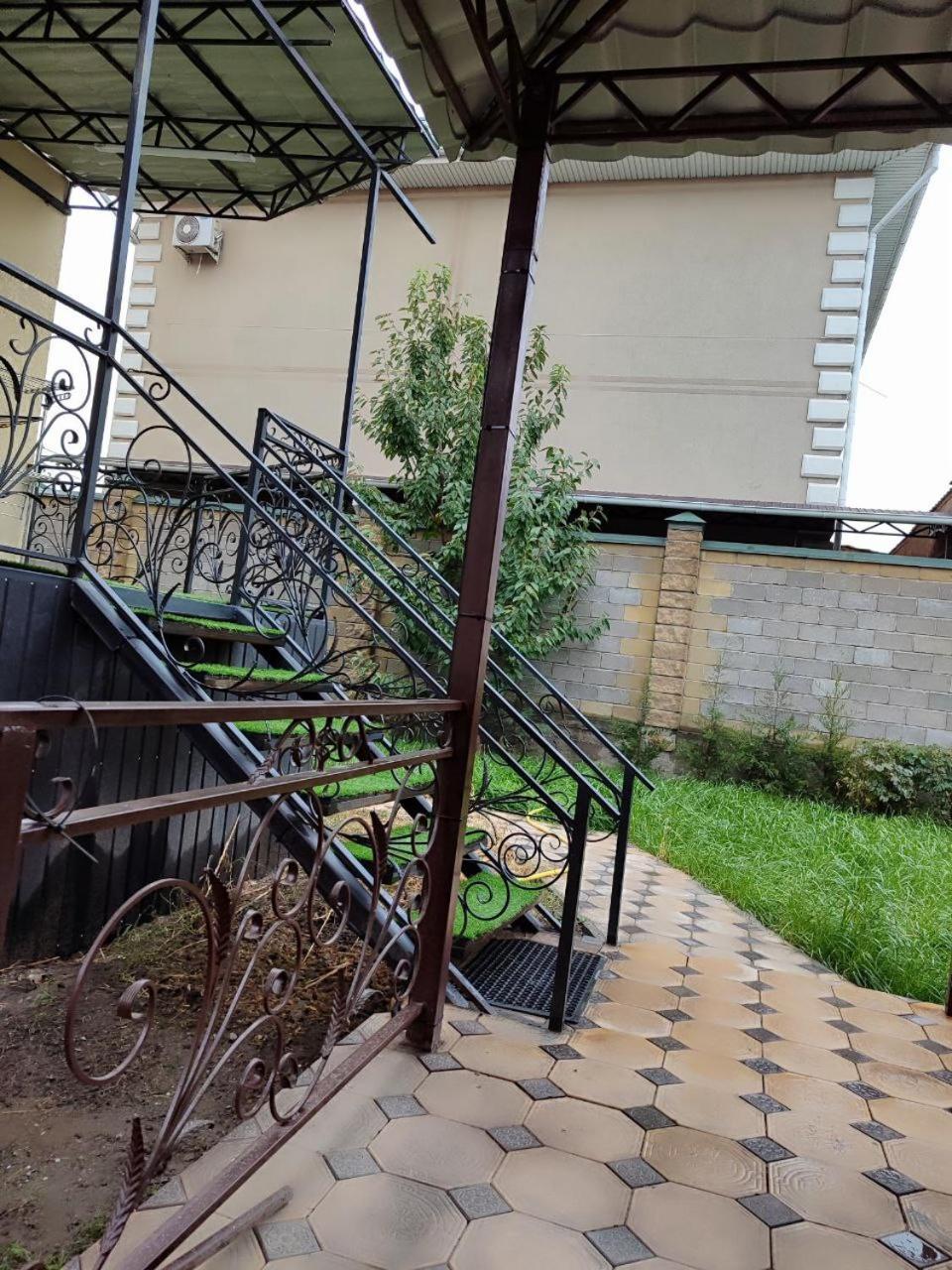 Amanat Guest House Biskek Kültér fotó
