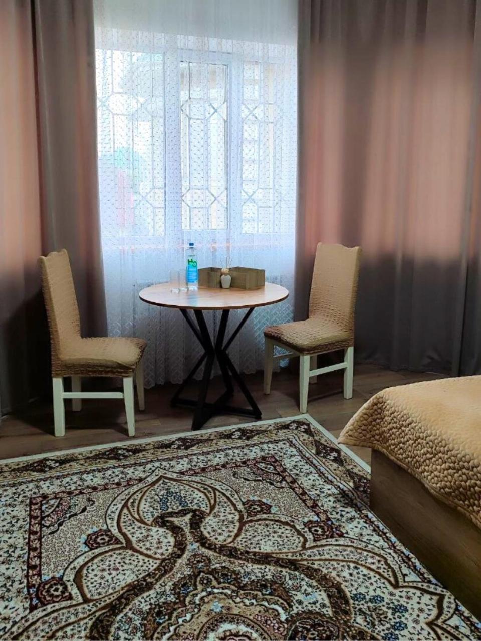 Amanat Guest House Biskek Kültér fotó