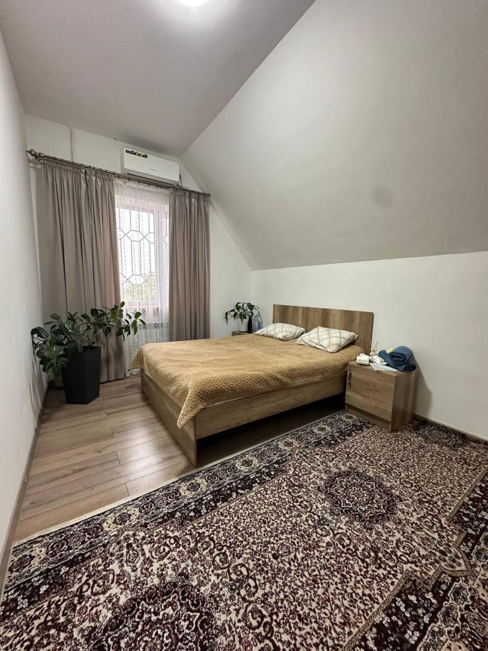 Amanat Guest House Biskek Kültér fotó