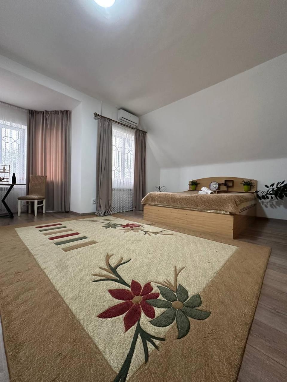 Amanat Guest House Biskek Kültér fotó